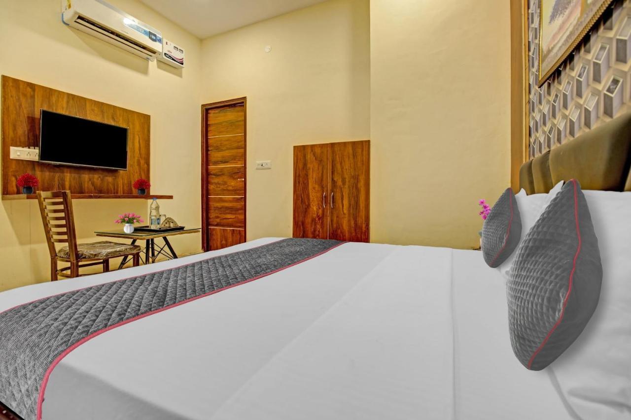 Townhouse Sky Hotel Ludhiana Eksteriør billede