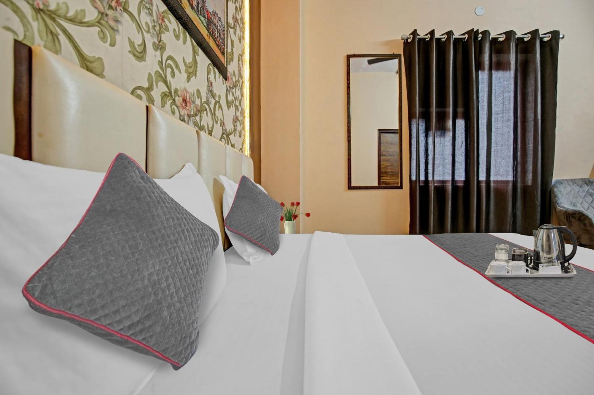 Townhouse Sky Hotel Ludhiana Eksteriør billede