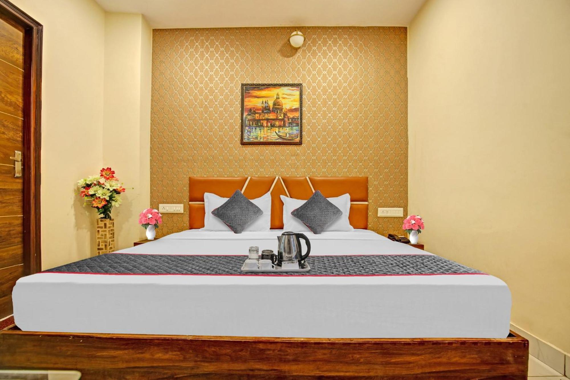 Townhouse Sky Hotel Ludhiana Eksteriør billede