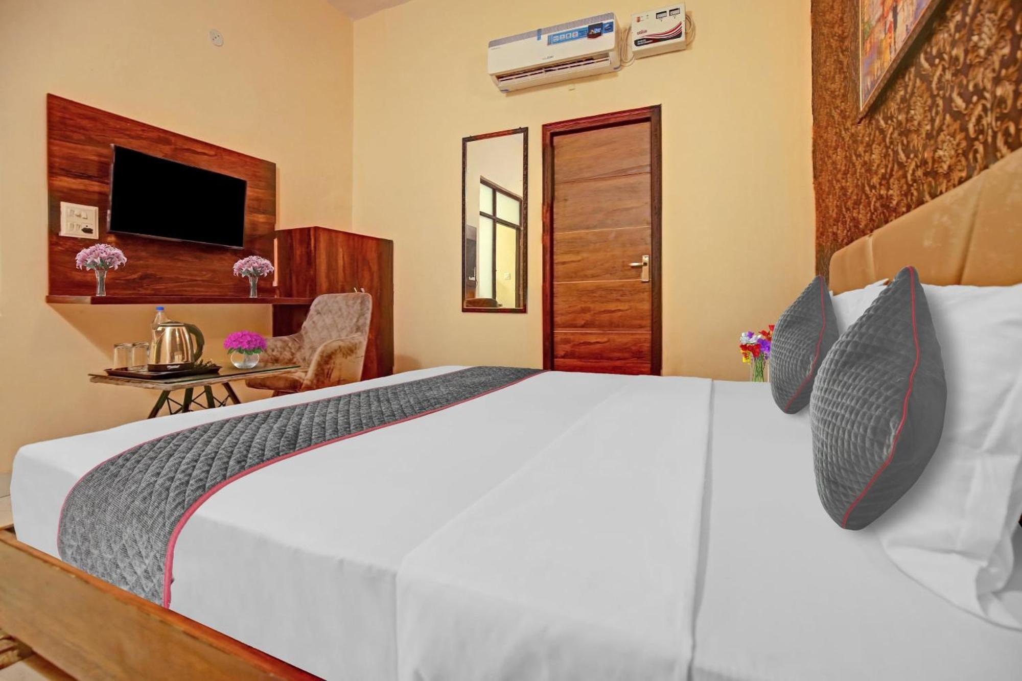 Townhouse Sky Hotel Ludhiana Eksteriør billede