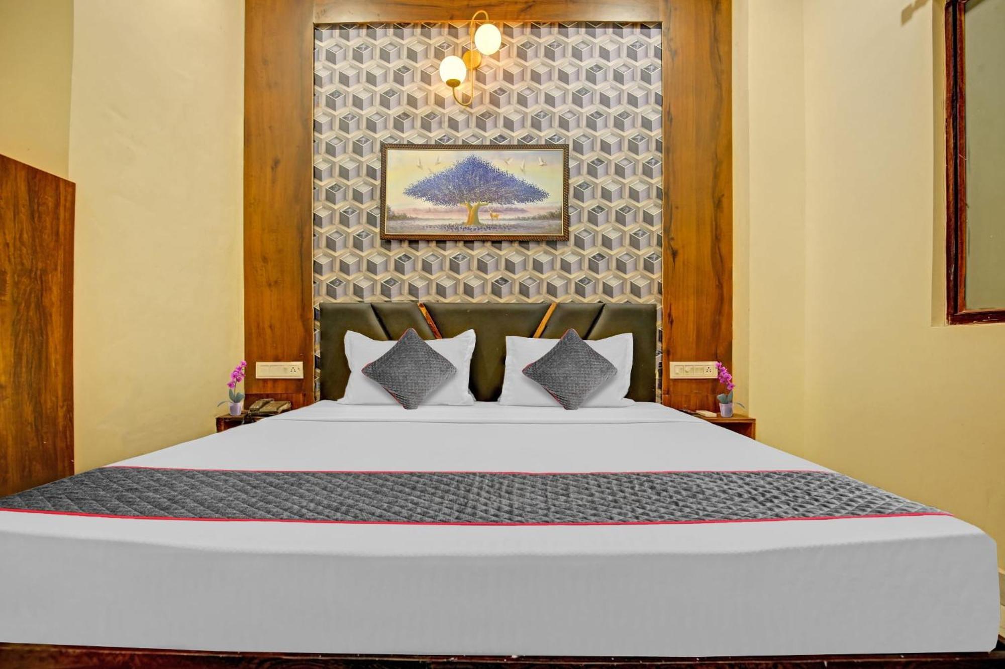 Townhouse Sky Hotel Ludhiana Eksteriør billede