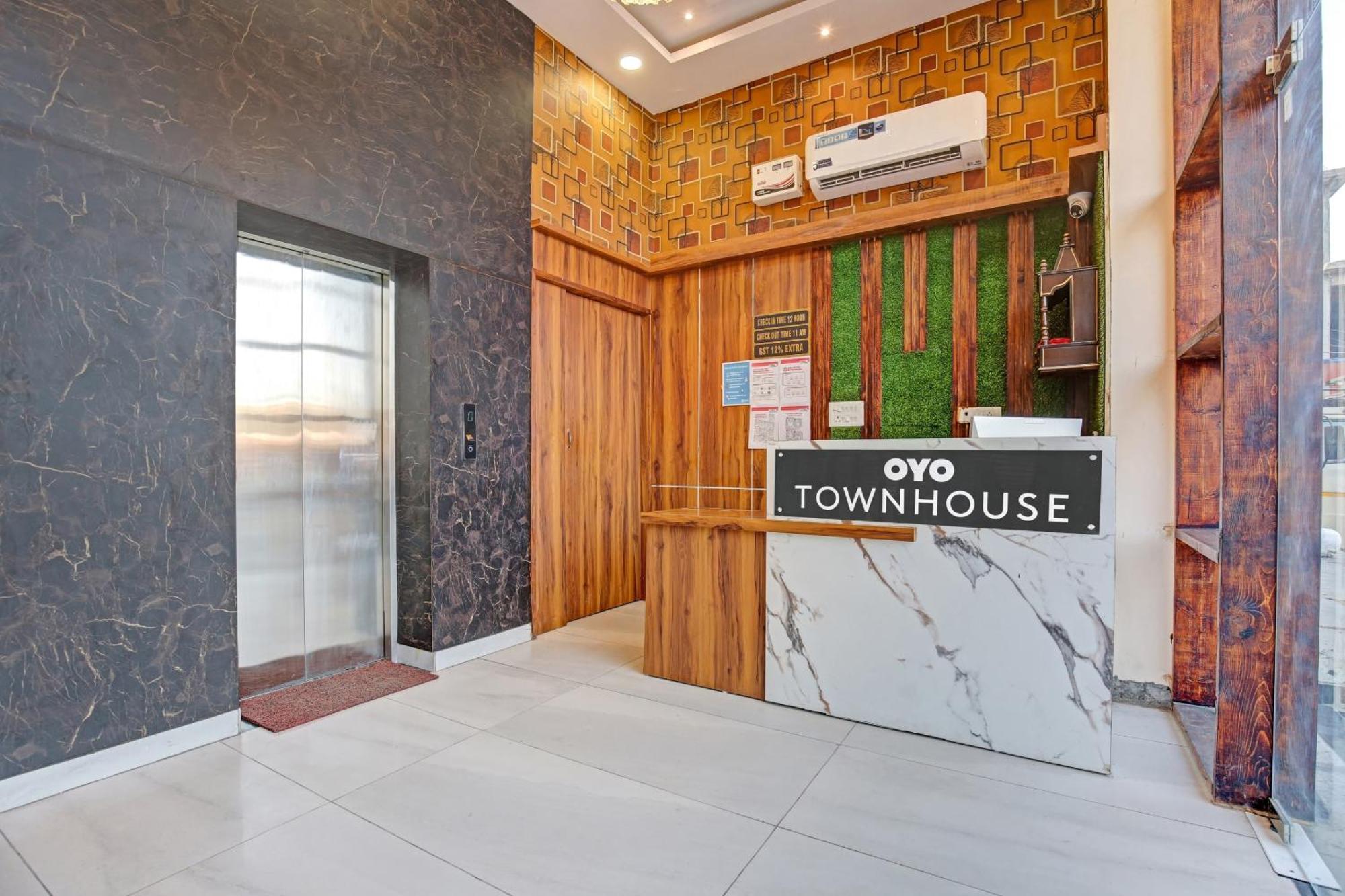 Townhouse Sky Hotel Ludhiana Eksteriør billede